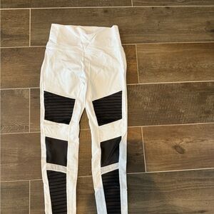 ALO Yoga White Leggings size large